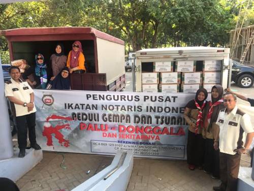 Penyerahan Sumbangan Tahap I Peduli Bencana Gempa bumi di Palu dan Donggala dari Rekan rekan Notaris, Pengwil dan Pengda