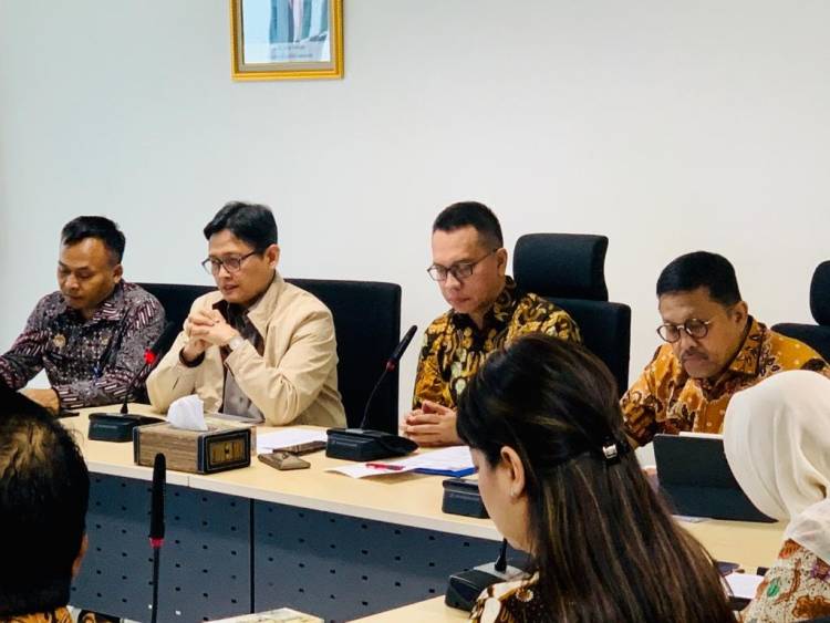 INI menghadiri untuk menyamakan persepsi mengenai penerapan Prinsip Mengenai Pengguna Jasa (PMPJ) oleh notaris dan pengisian formulir terkait pemenuhan PMPJ tersebut sebagaimana dimaksud oleh PP No. 43 Tahun 2015 dan Permenkumham No. 9 Tahun 2017 bersama Ditjen AHU dan PPATK