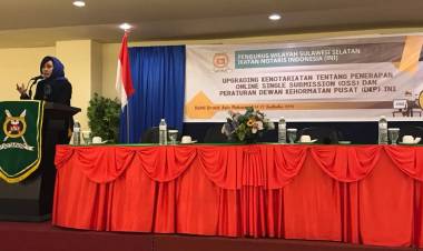 Upgrading Kenotariatan tentang Penerapan Online Single Submission (OSS) dan Peraturan Dewan Kehormatan Pusat (DKP) INI