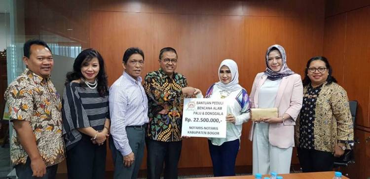 Penyerahan Bantuan untuk Korban Gempa Sulawesi Tengah ( palu dan Donggala ) dari Notaris di Kabupaten Bogor melalui Pengurus Pusat Ikatan Notaris Indonesia