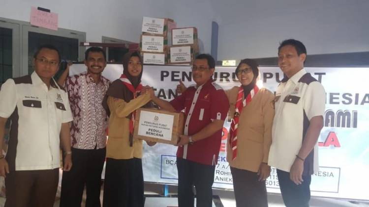 Penyerahan Sumbangan Tahap I Peduli Bencana Gempa bumi di Palu dan Donggala